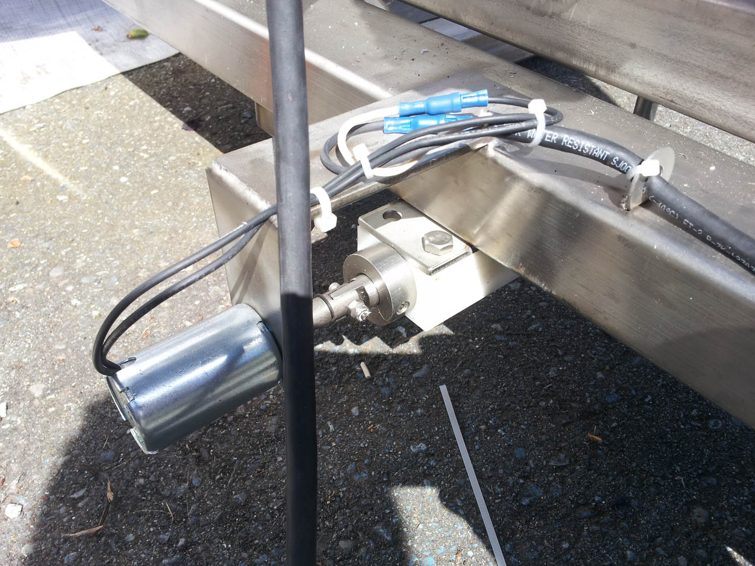 Safety locking selenoid