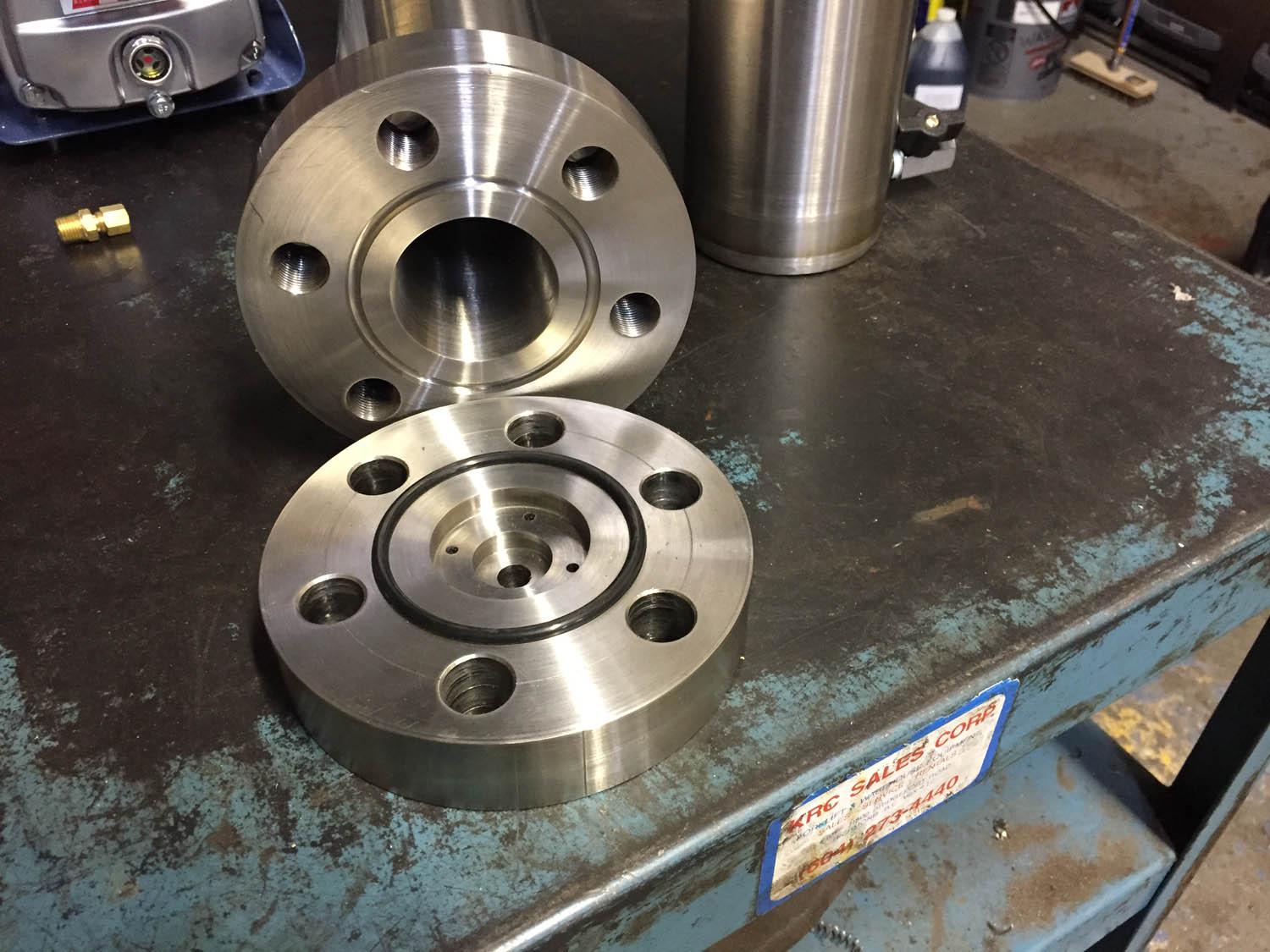 Stainless steel turning and machining. High pressure column for extraction process